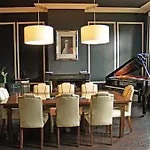 Maison De Plumes