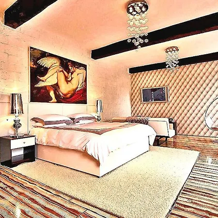 Maison De Plumes Bed & Breakfast