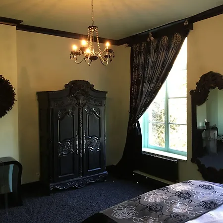 Maison De Plumes Bed & Breakfast Heuchin