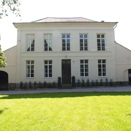 Bed & Breakfast Maison De Plumes 4*