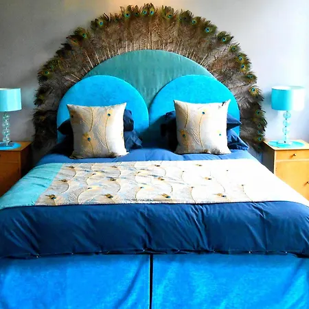 Maison De Plumes Bed & Breakfast