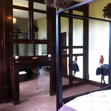 Maison De Plumes Bed & Breakfast 4*