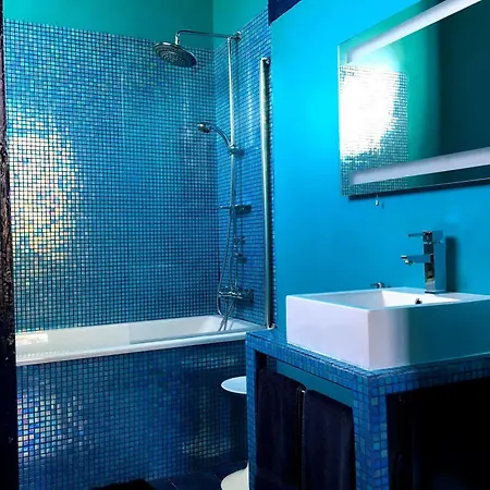 Bed & Breakfast Maison De Plumes 4*