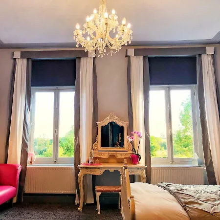 Maison De Plumes Bed & Breakfast