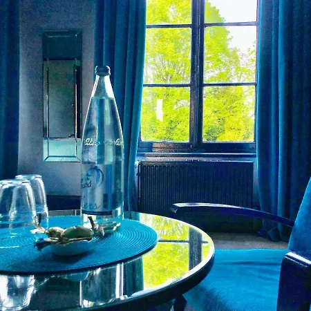 Maison De Plumes Bed & Breakfast